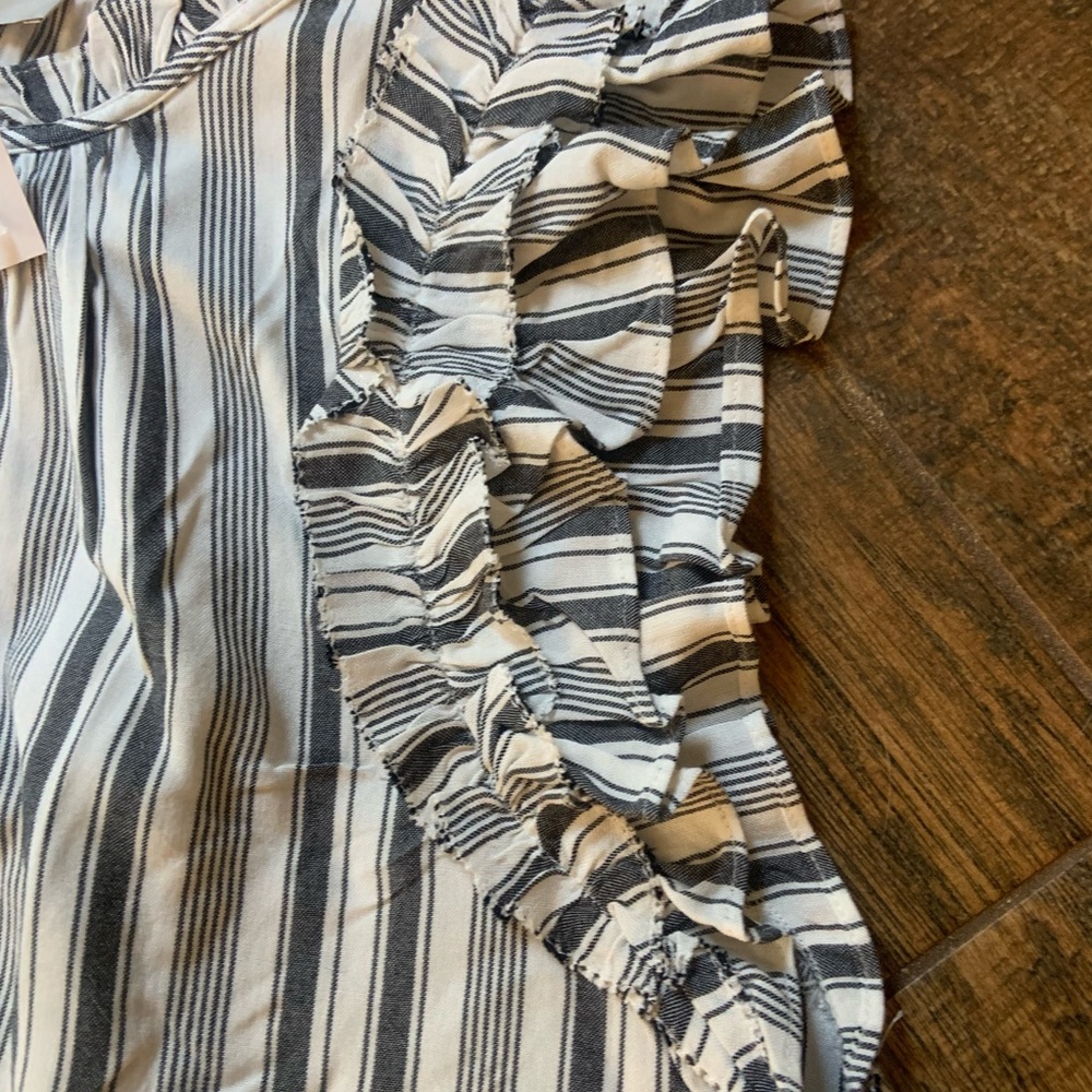 NEW LOFT Striped Ruffle Split Neck Shell - Picture 4 of 4